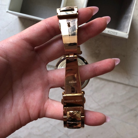 Michael Kors Rose Gold Tone Watch - Picture 5 of 8